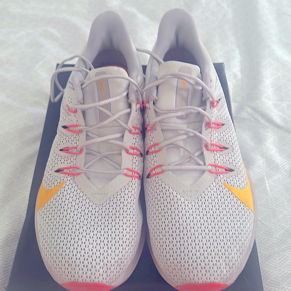 Nike Quest Sneakers